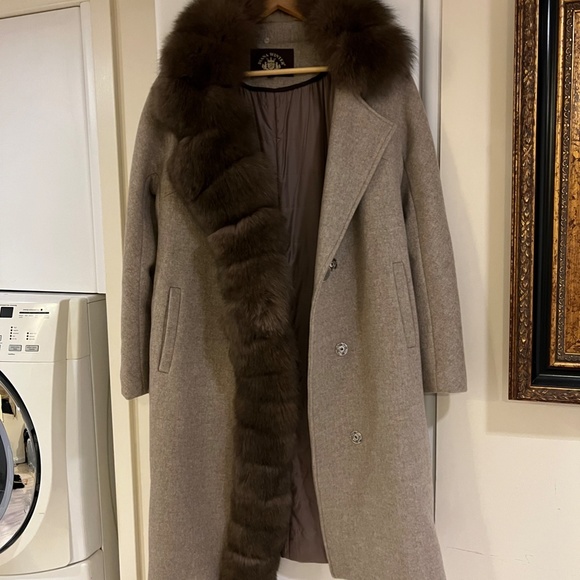 Winter coat with fur collar - Picture 2 of 7